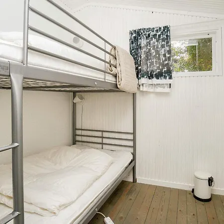 10 Person In Graested-by Traum