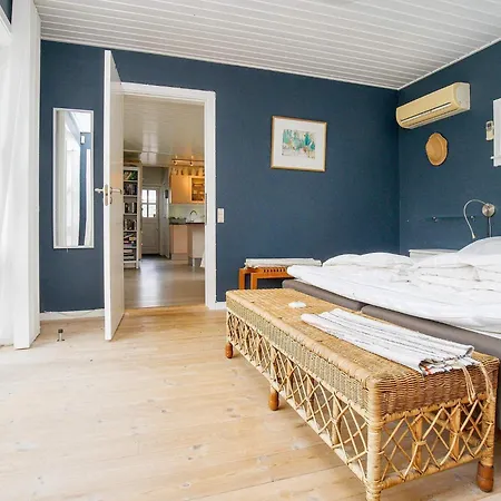 10 Person In Graested-by Traum Græsted