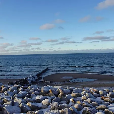 10 Person In Graested-by Traum *