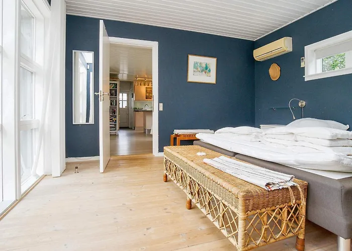 10 Person In Graested-by Traum Græsted
