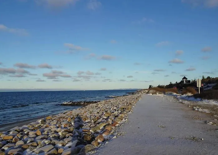 10 Person In Graested-by Traum Græsted